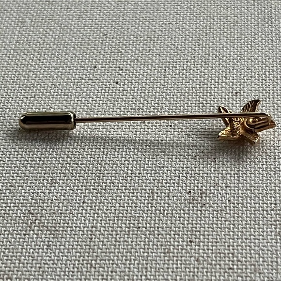 Gold Starfish Pin - Picture 3 of 3